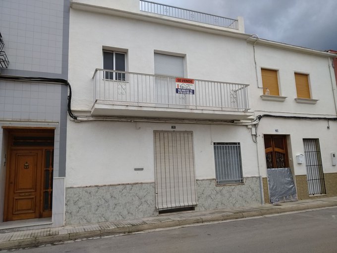 ENORME CASA TRADICIONAL CON TERRAZA