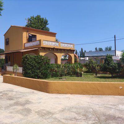 Vivienda muy cerca de la playa de la playa de les Deveses y de Oliva Nova.