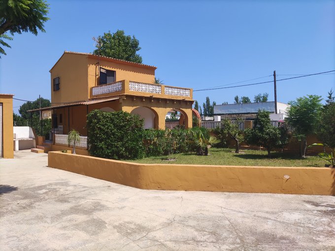 Vivienda muy cerca de la playa de la playa de les Deveses y de Oliva Nova.