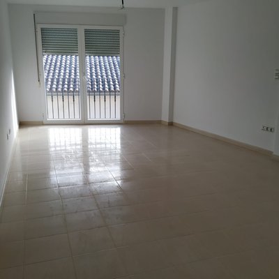 Vivienda de dos habitaciones en el centro de la población.