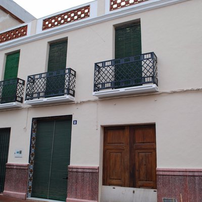 CASA DE PUEBLO CON PATIO.