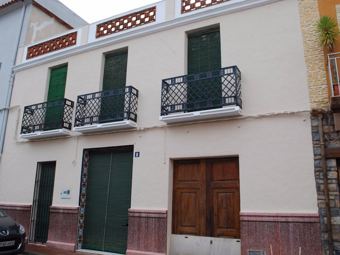 CASA DE PUEBLO CON PATIO.