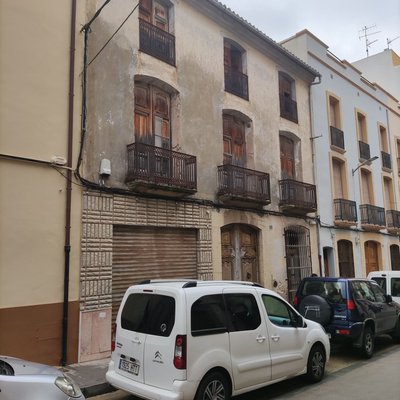 Casa senyorial al centre del poble.